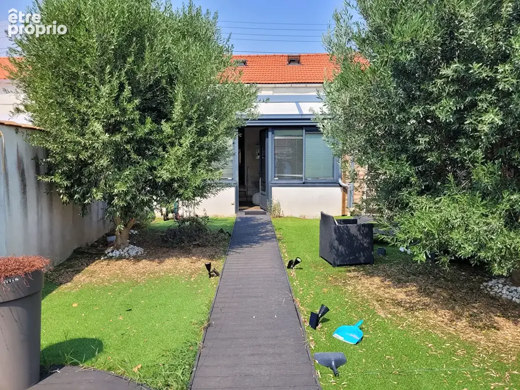 ROCHEFORT  quartier voltaire maison de 110 m² de type 3 avec véranda - jardin intime - photo 1