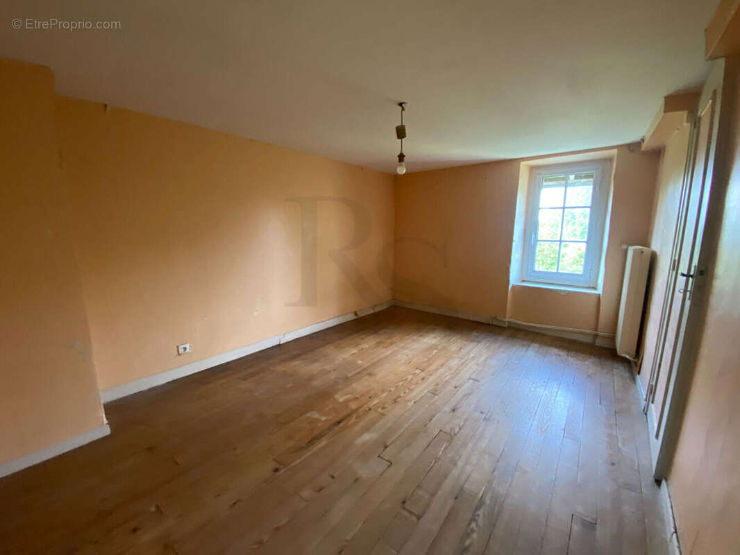 Maison à CHAMPSECRET