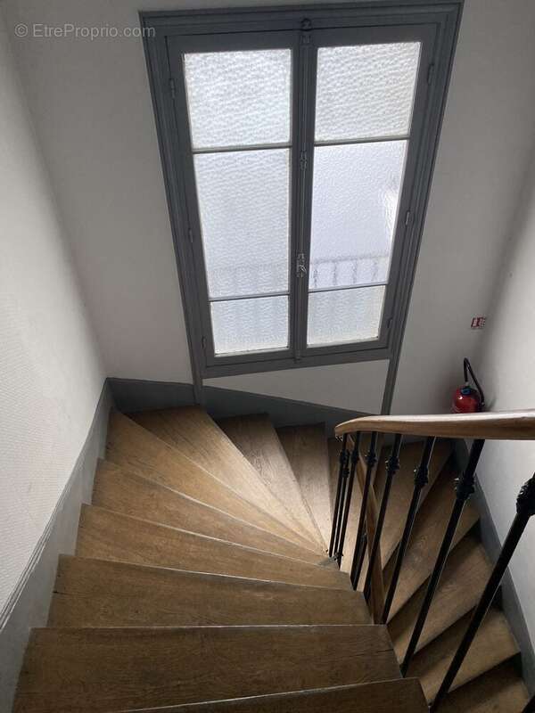 Cage d'escalier - Appartement à PARIS-11E