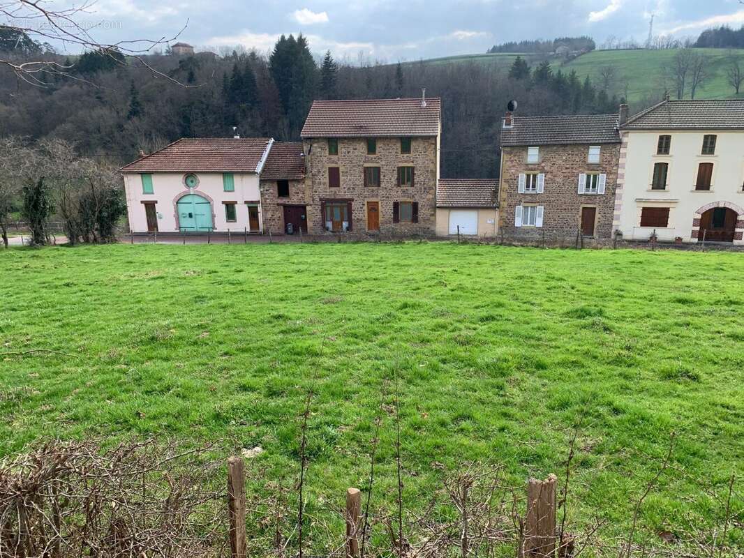 Terrain à JARNOSSE