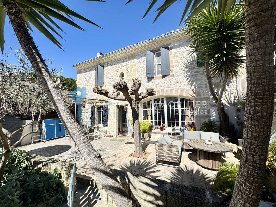 Maison à GALLARGUES-LE-MONTUEUX