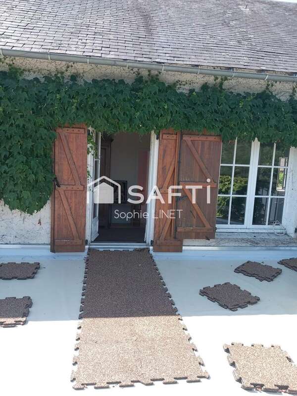 Maison 232 m² à Gajoubert  - photo 5
