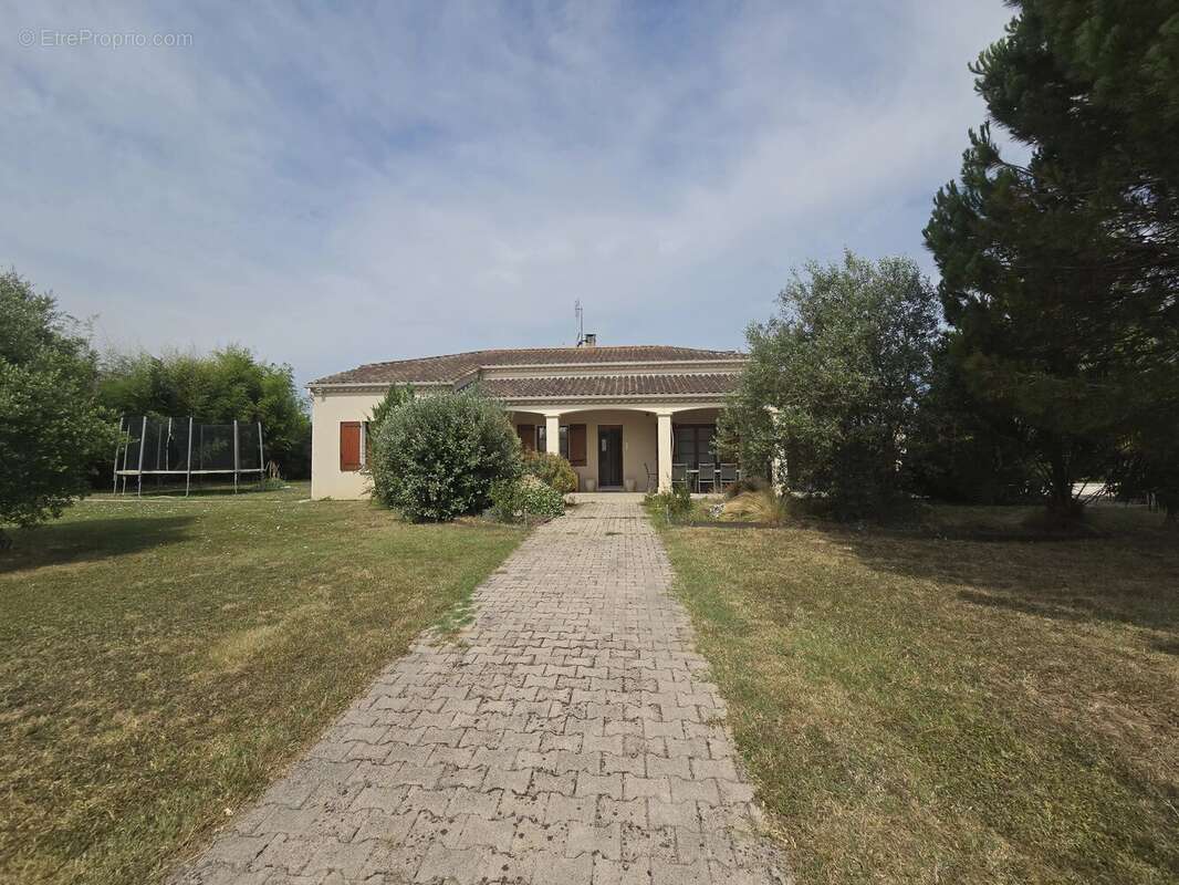 Maison moderne avec 3 chambres, jardin et piscine - photo 2