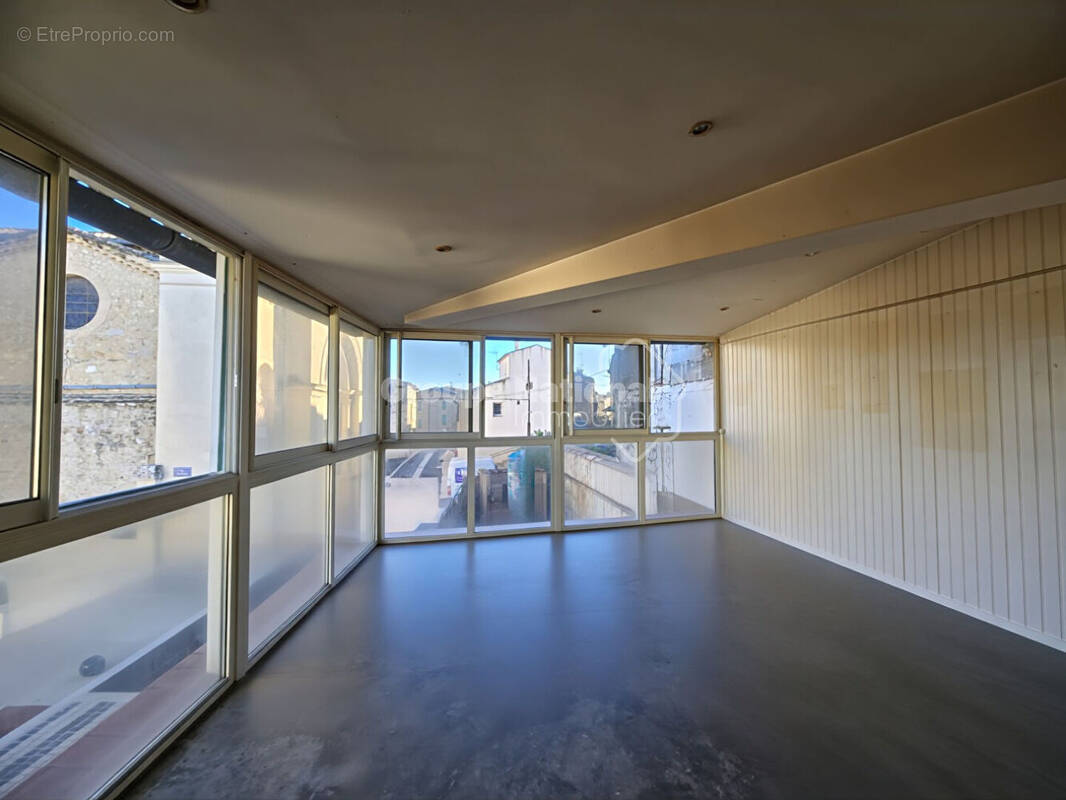 Maison à JONQUIERES-SAINT-VINCENT