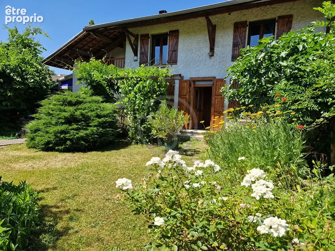 Maison à SAINT-PIERRE-DE-BRESSIEUX