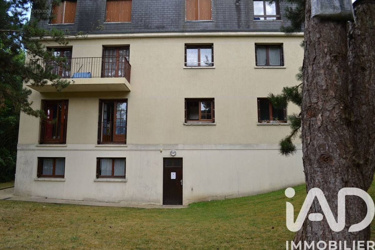 Photo 1 - Appartement à BURES-SUR-YVETTE