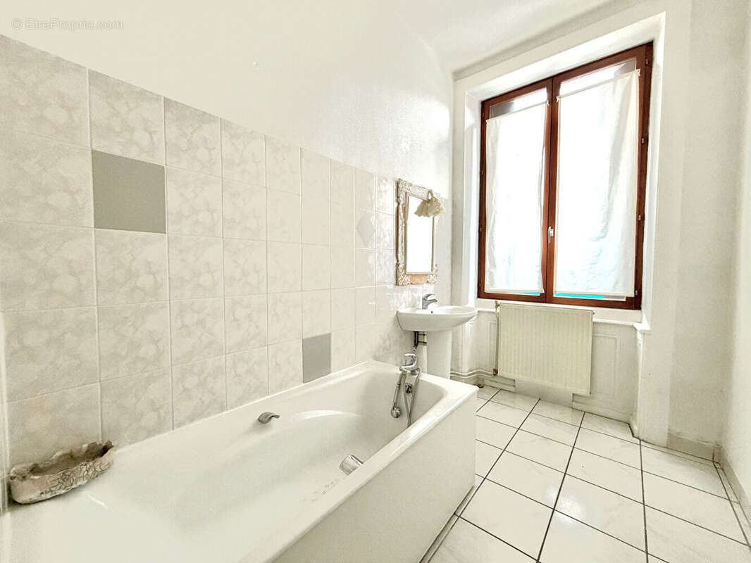 Appartement à SAINT-ETIENNE
