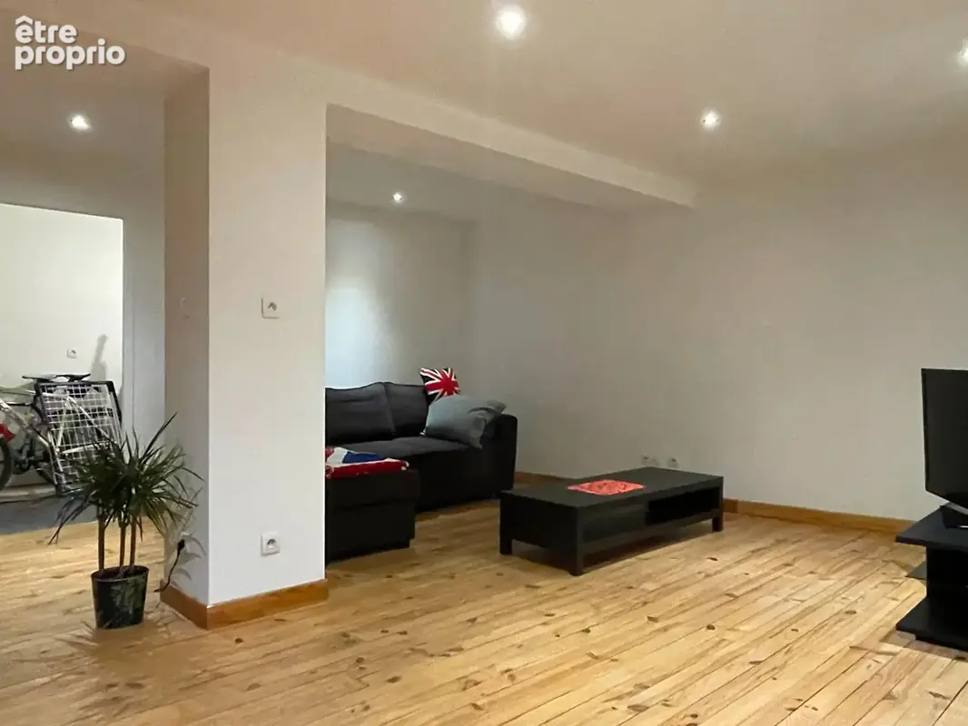 A vendre - appartement T4 de 134.75 m²  au centre-ville d'Oyonnax - photo 2