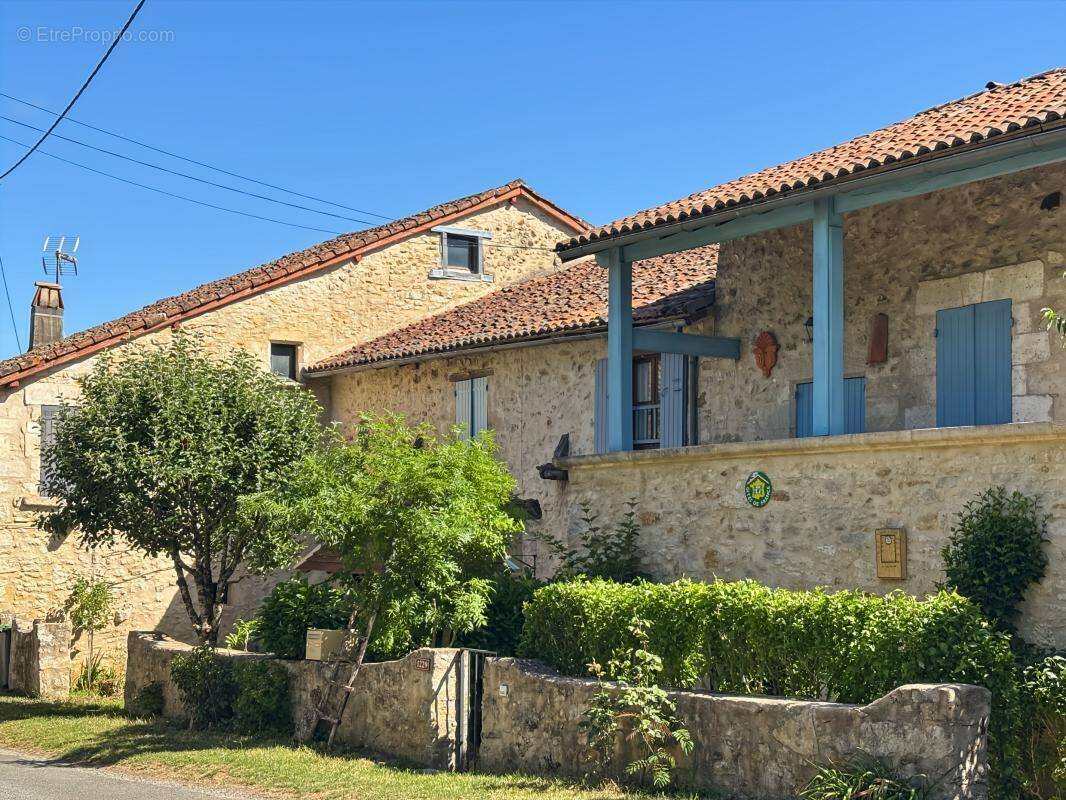 Maison à SAINT-FRONT-LA-RIVIERE