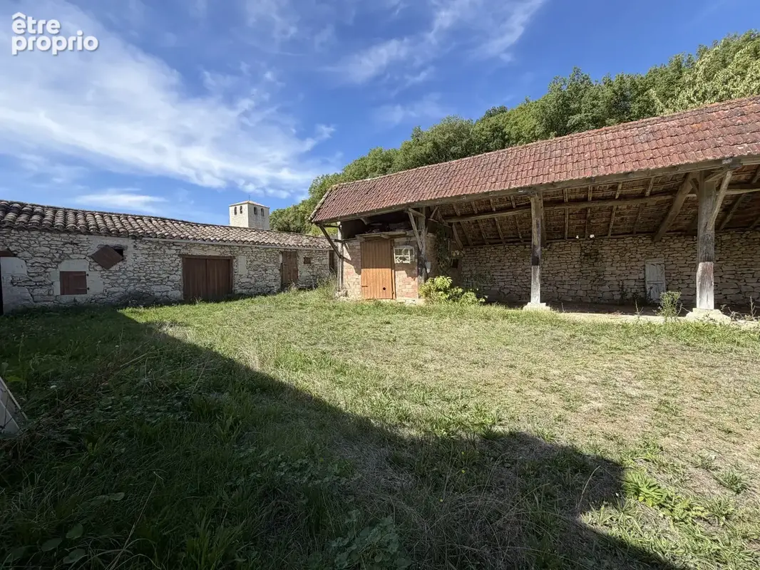 Propriete a renover avec 4 hectares et nombreuses dependances - photo 21
