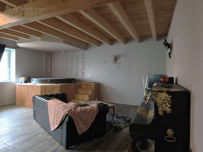 Maison à SAINT-PIERRE-D'AMILLY
