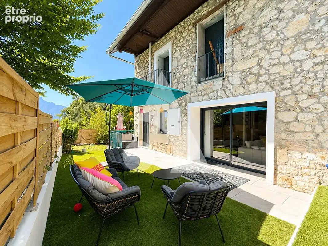 Photo Maison à Mouxy au prix de 730 000€