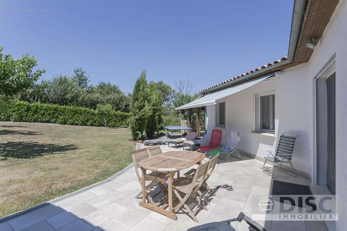 Belle maison de plain-pied avec jardin et garage sur hauteurs de Laguepie. - photo 4