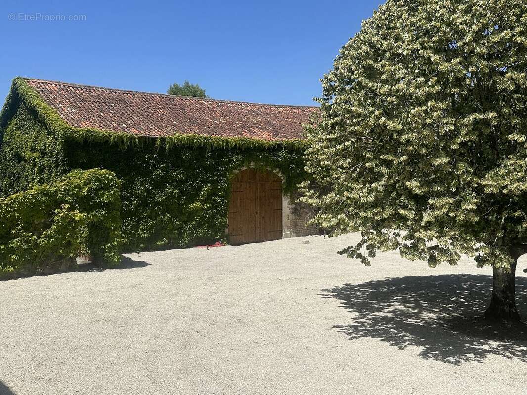 Belle maison de 5 chambres, dépendances et piscine sans voisins - photo 17