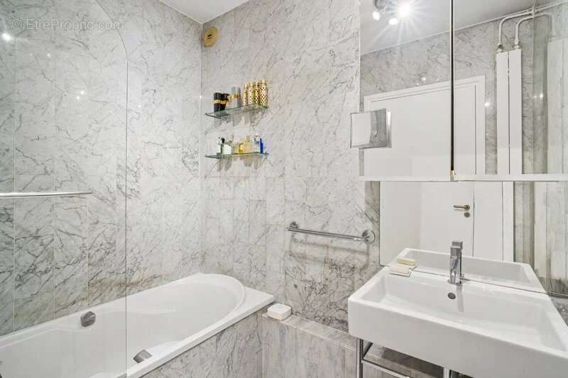 Appartement à NEUILLY-SUR-SEINE