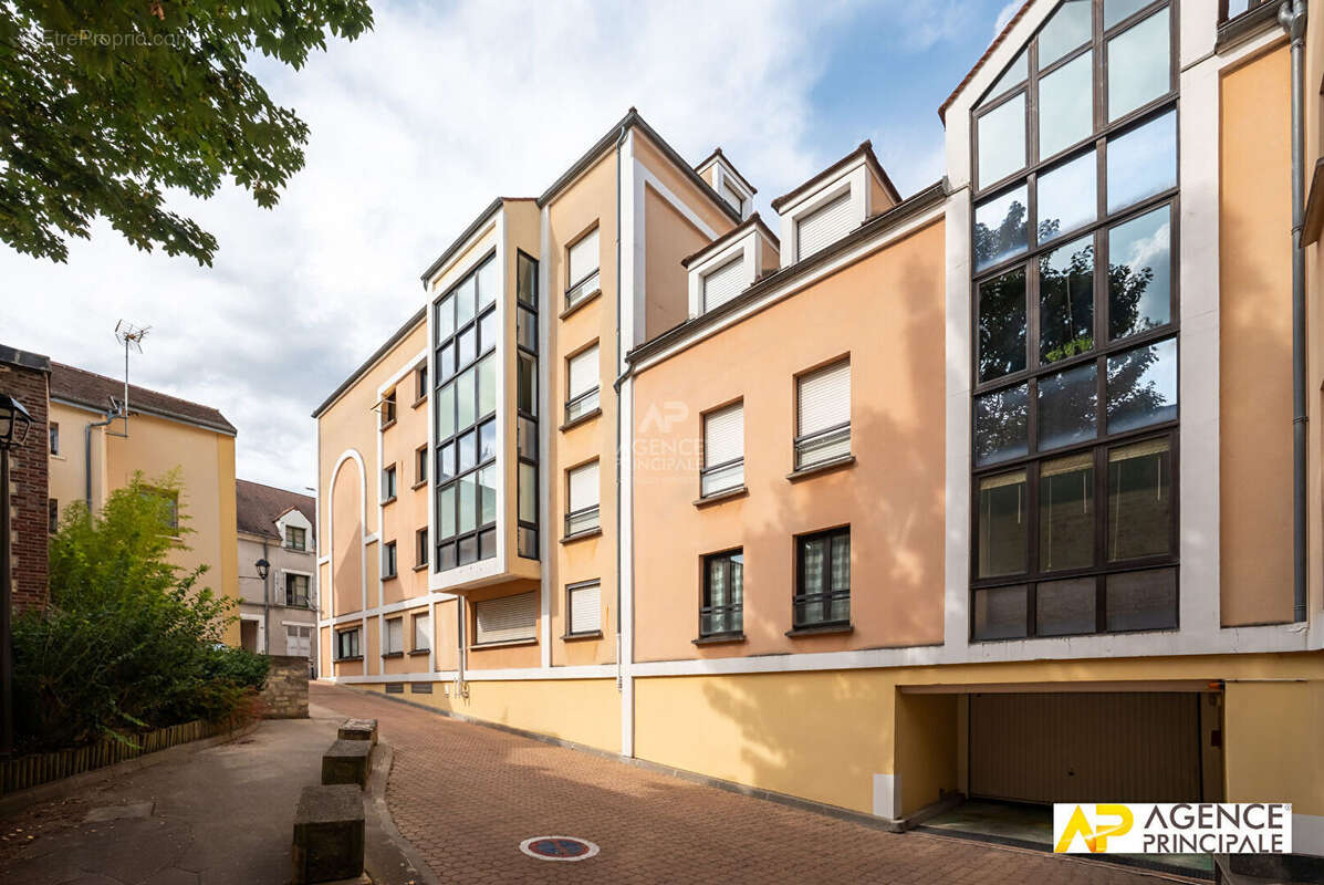 Appartement  4 pièce(s) - Ascenseur - terrasse - grand séjour - 78m² - photo 15