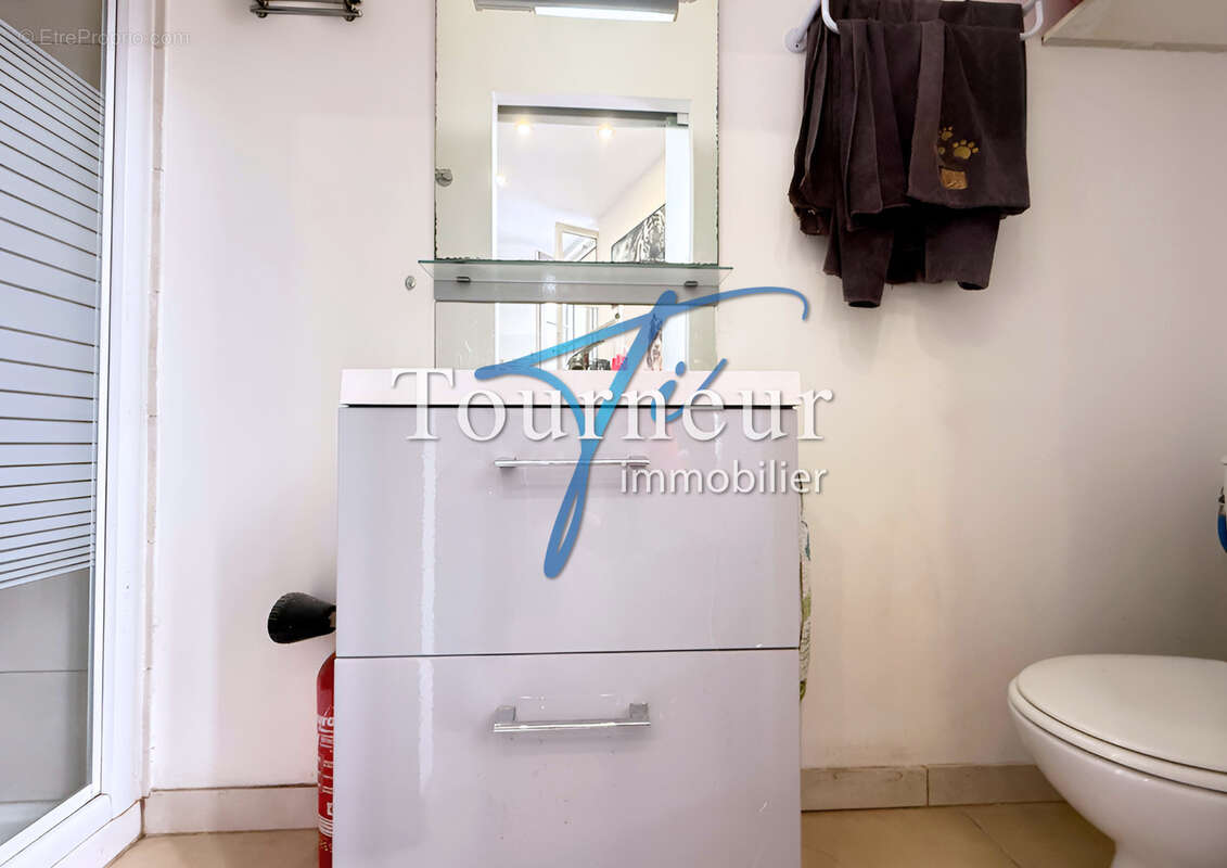 Sanary sur mer a 10m du port studio renove a deux pas de tout ! - photo 3