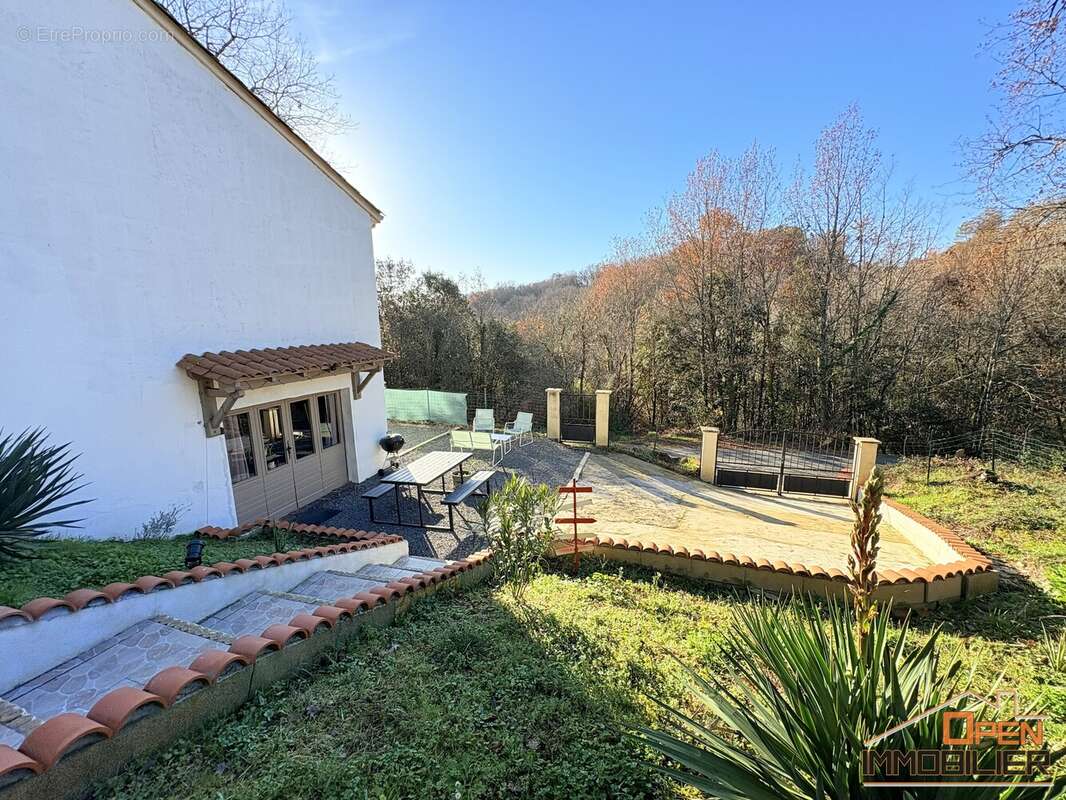 Maison à CARSAC-AILLAC