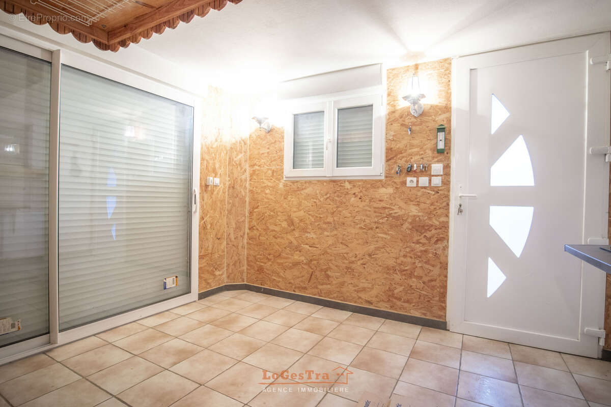 Maison à NEUFCHATEAU