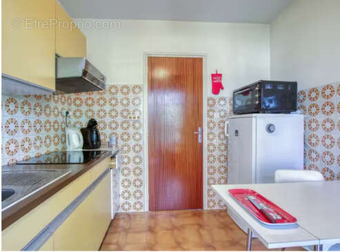 A vendre - Charmant T2 de 50 m2 avec deux balcons à 10 minutes à pied des plages - photo 8