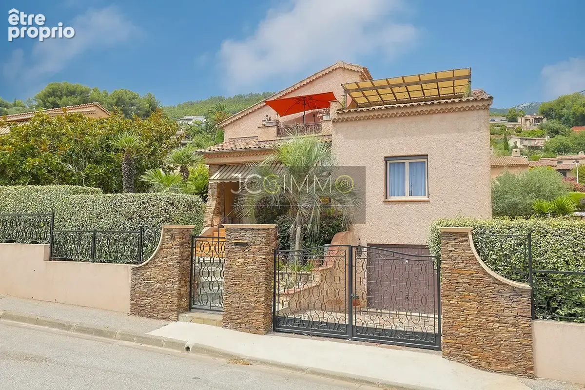 Villa de 318m2 avec deux logements indépendants et fort potentiel ! - photo 3