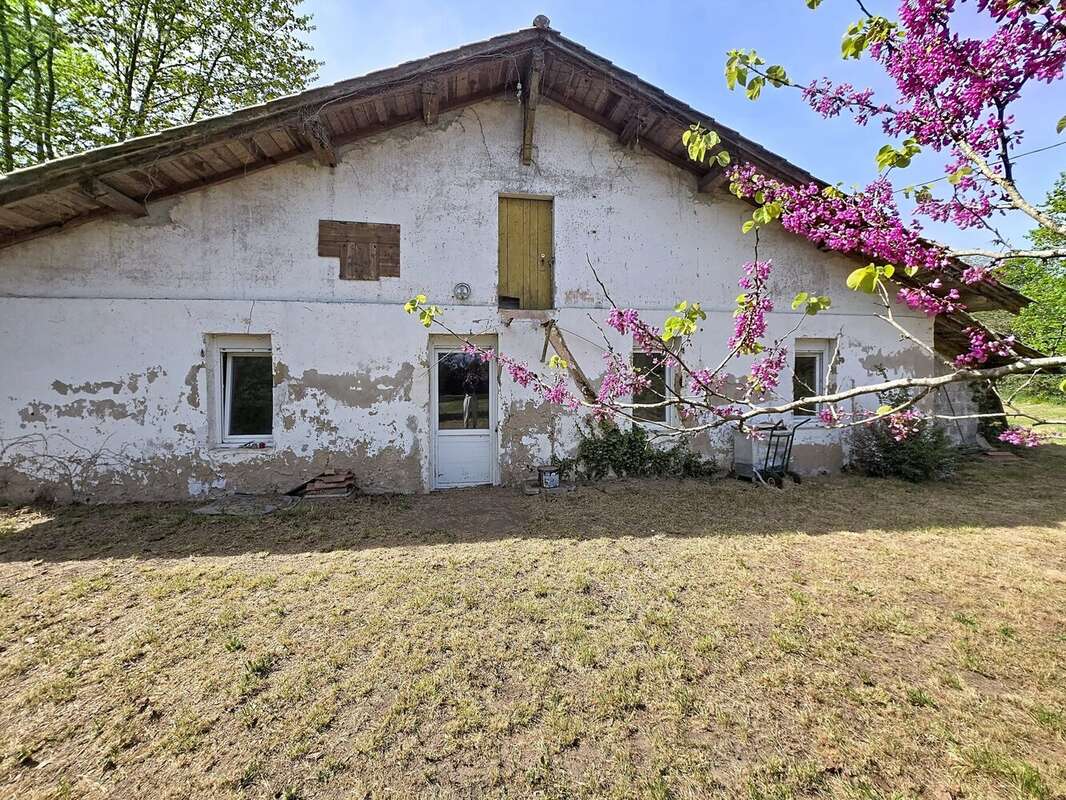 Maison à YGOS-SAINT-SATURNIN