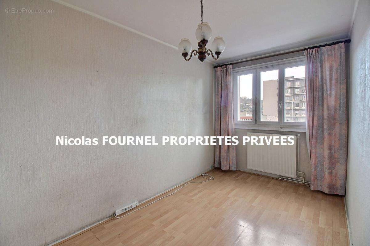 Appartement à SAINT-PRIEST-EN-JAREZ