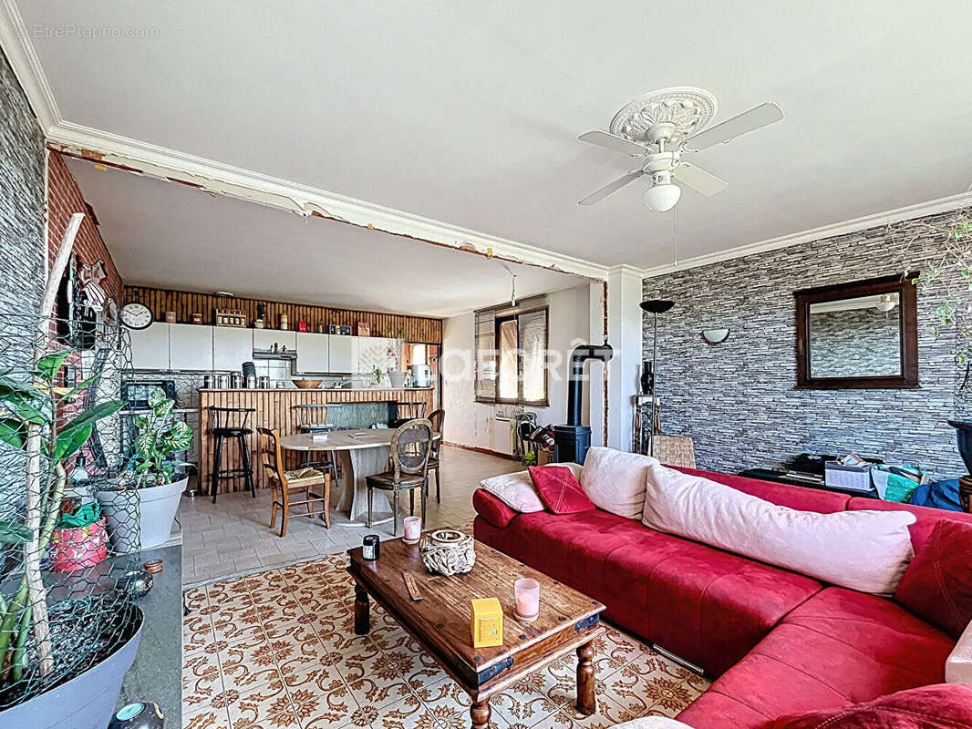 Maison à NEUFCHATEAU