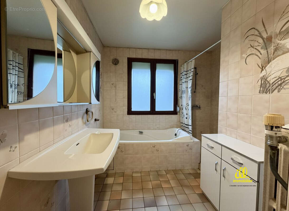 Maison à GUIGNICOURT-SUR-VENCE