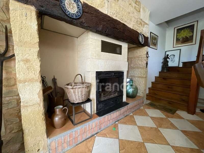 Dpt Dordogne (24), à vendre  maison P8 de 292,68 m² - Terrain de 1 777,00 m² - photo 25