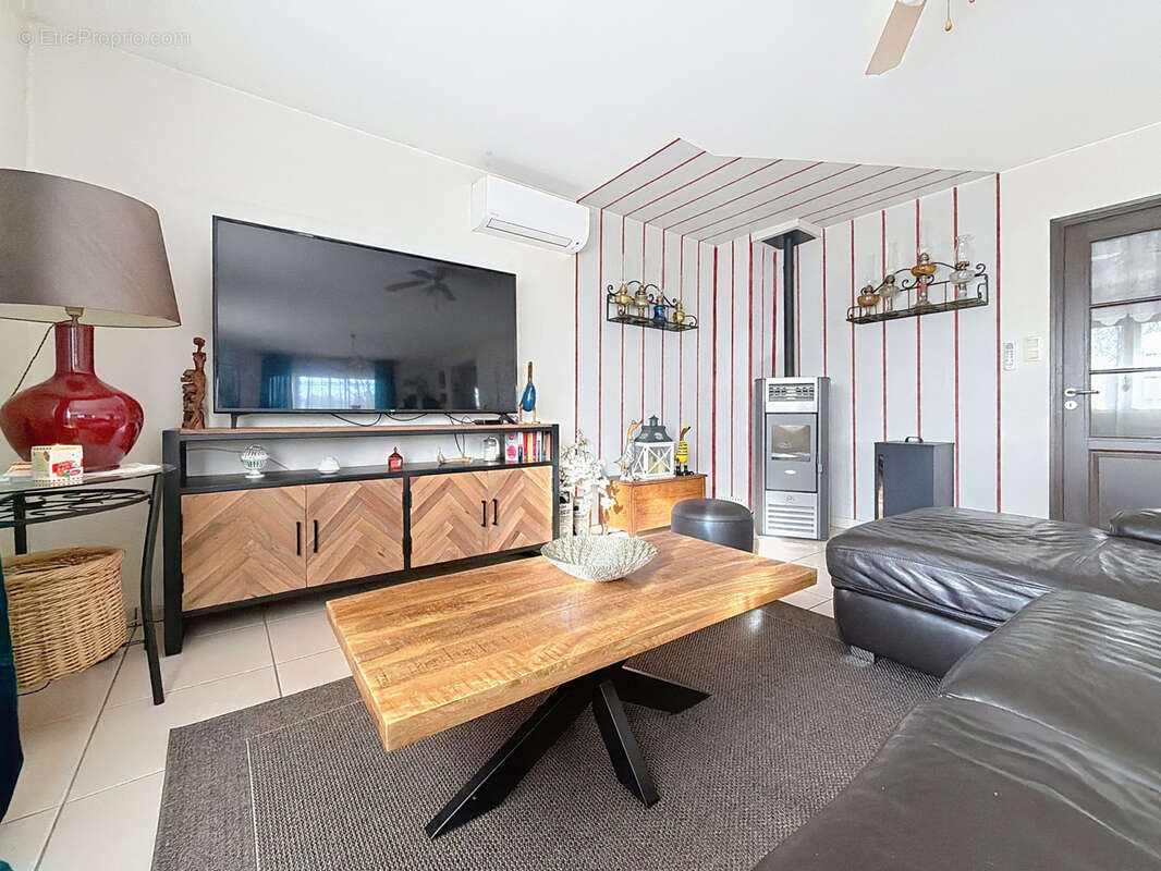 Maison à SAINT-CYR-LA-ROCHE