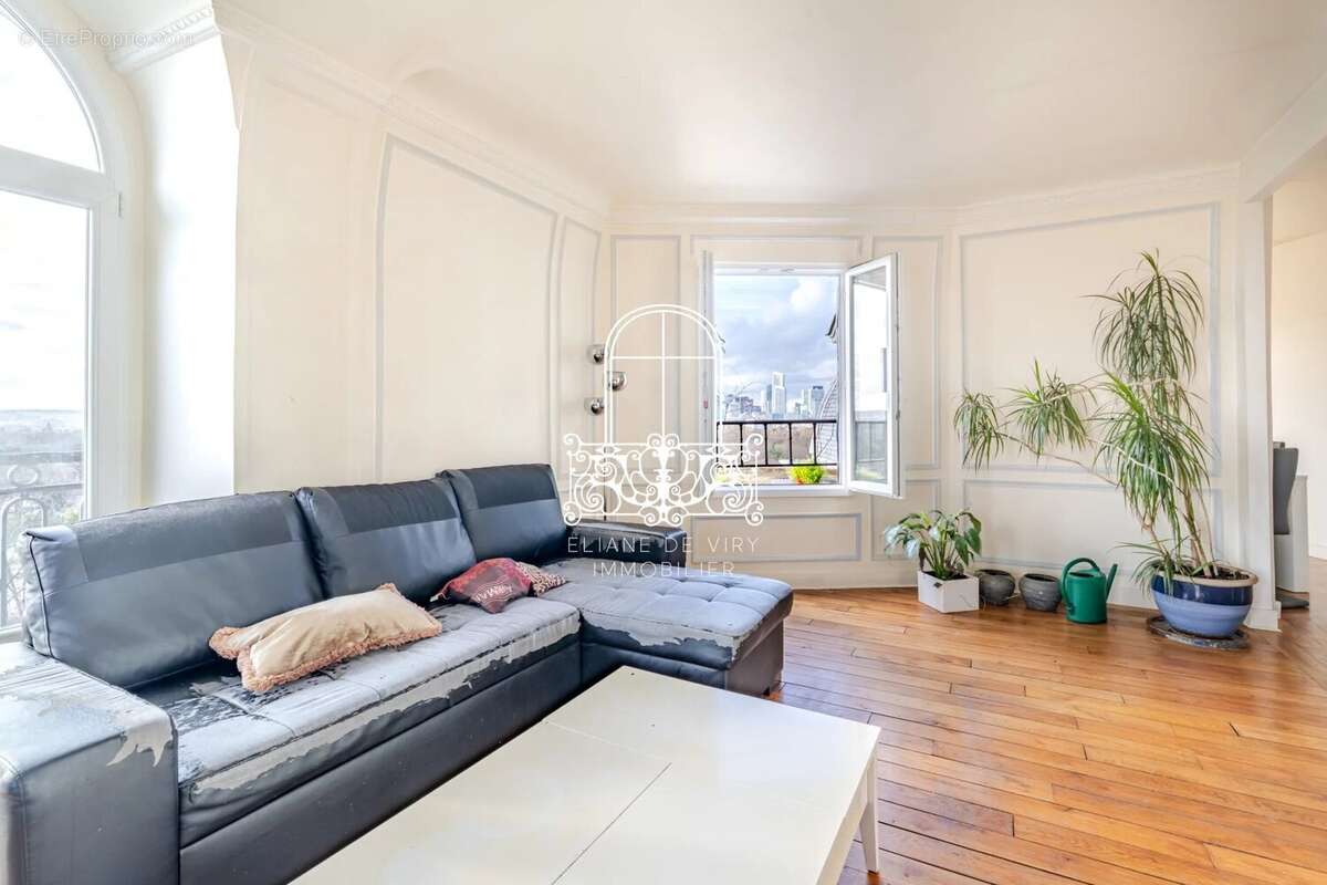 Appartement à PARIS-16E