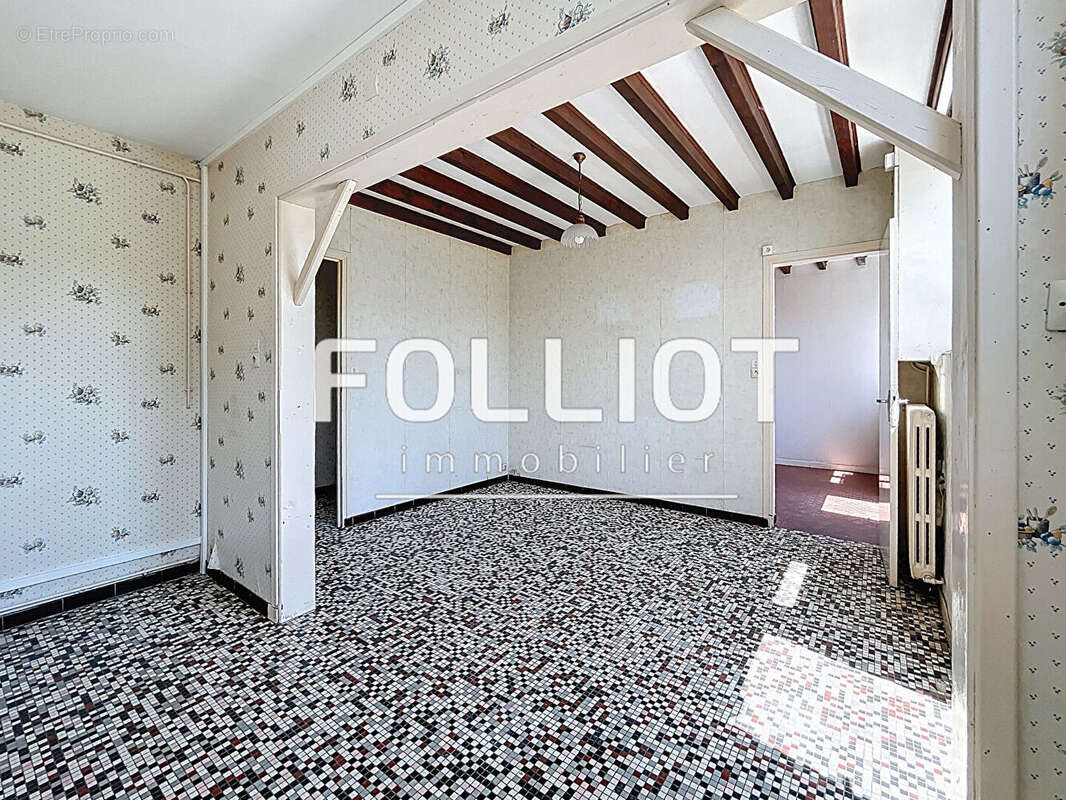 Maison à SAINT-DENIS-LE-GAST