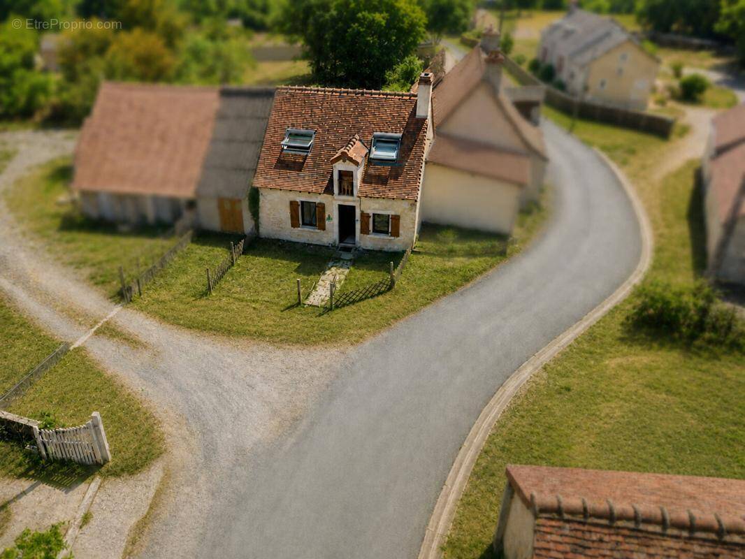 Maison à CHITRAY