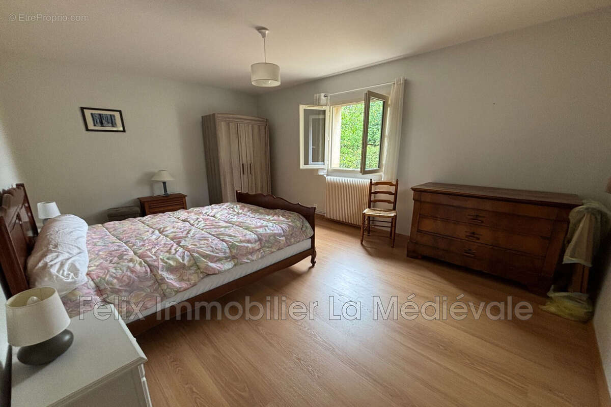 Maison 97 m² à Meyrals  - photo 8