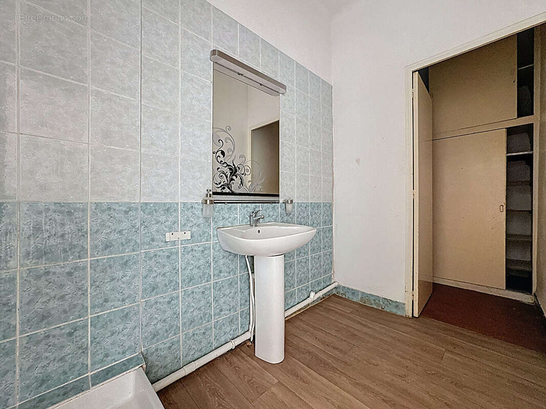 Appartement à MARSEILLE-4E