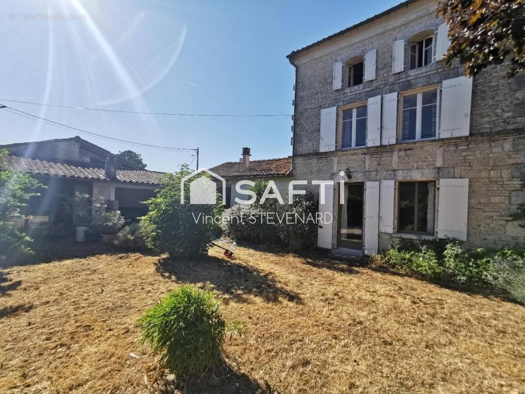 Photo 1 - Maison à LIGNE