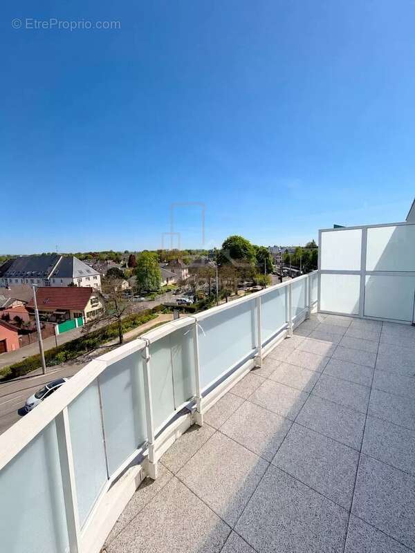 ILLKIRCH-GRAFFENSTADEN  Appartement 3 pièces en attique  67 m²  Deux terrasses - photo 9