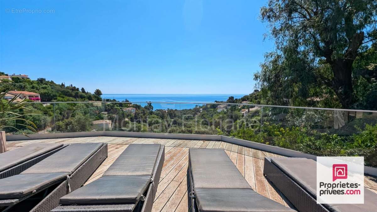 Maison à ROQUEBRUNE-SUR-ARGENS