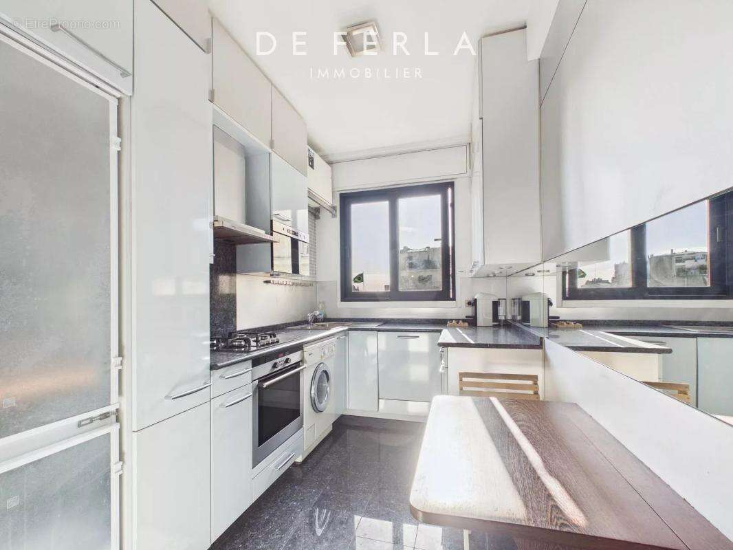 Appartement à PARIS-8E