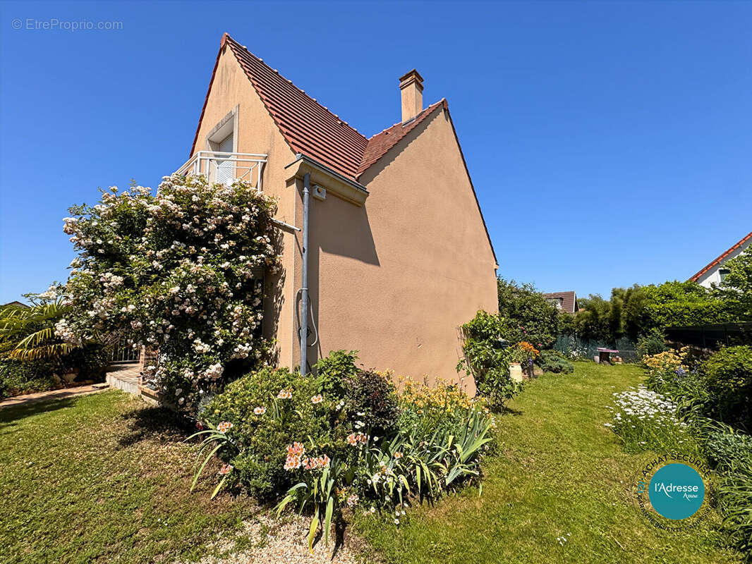 Maison à LE COUDRAY-MONTCEAUX
