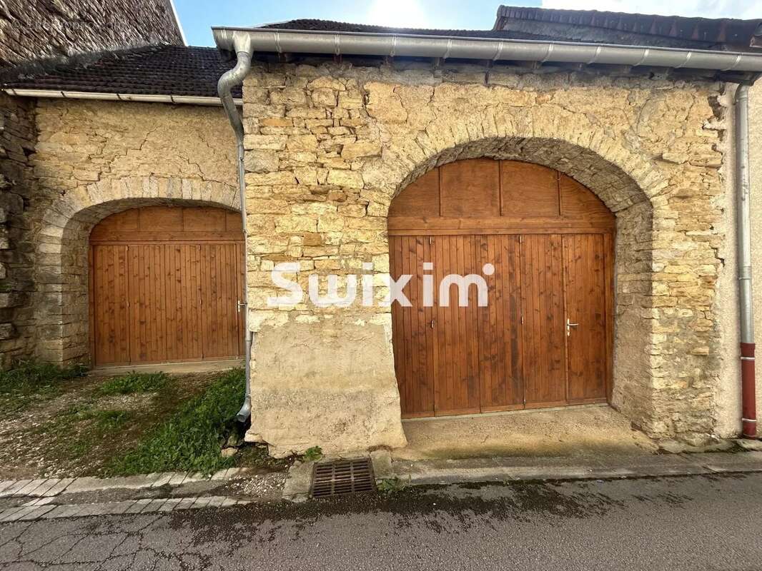 Maison à LONS-LE-SAUNIER