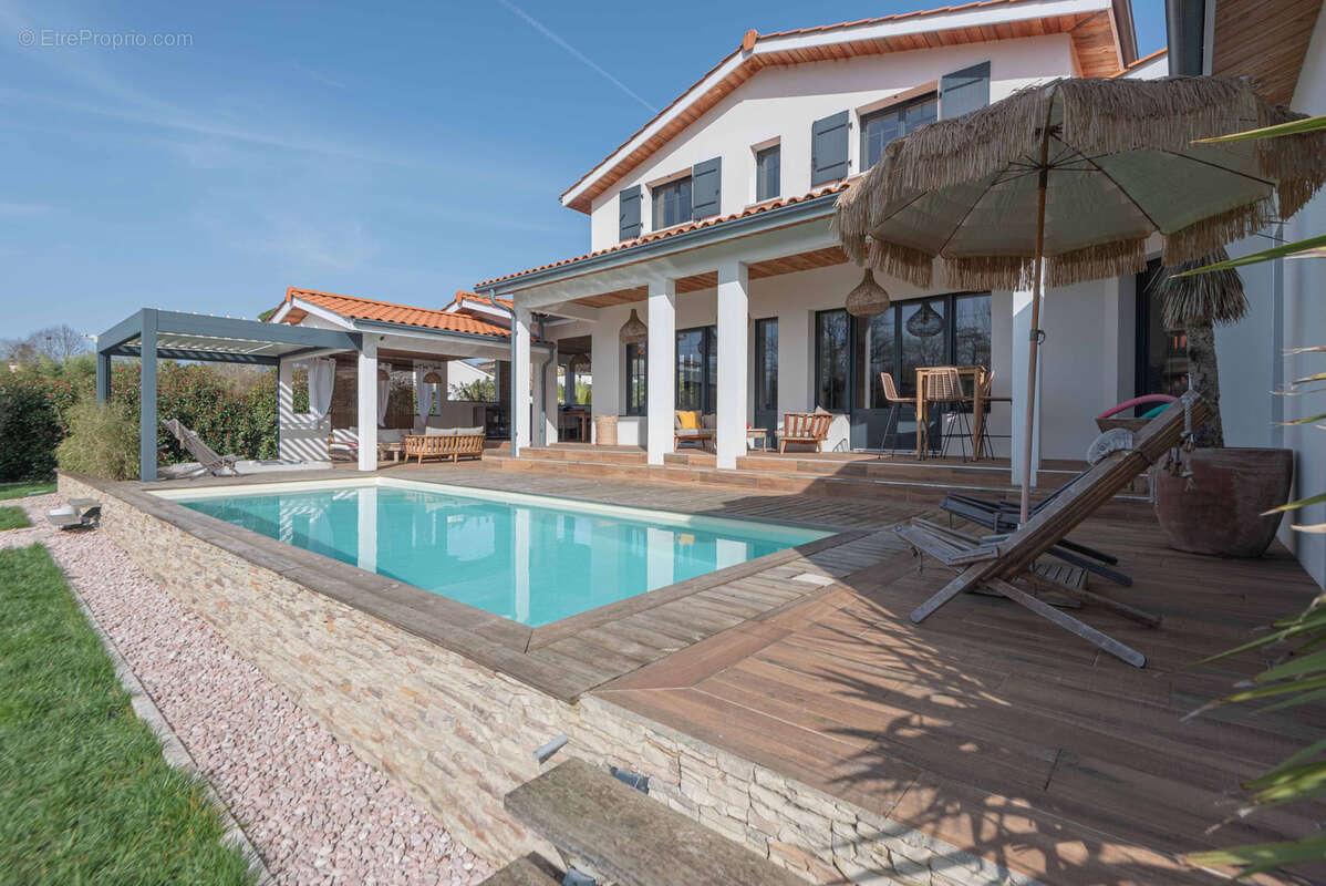 Maison à CAMBLANES-ET-MEYNAC