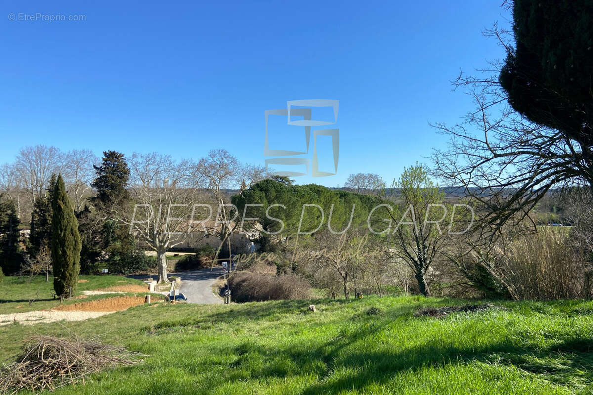 Terrain à LA ROUVIERE