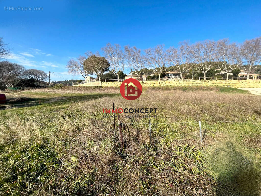 Terrain à LAUDUN-L'ARDOISE