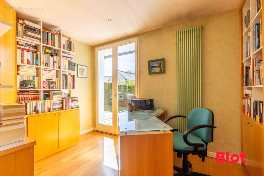 Maison 195 m² à Saint-Gregoire  - photo 8