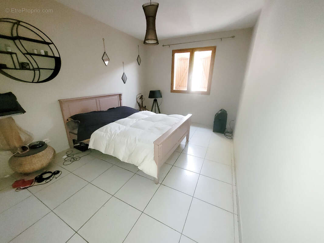 Salles d'Aude Villa de plain-pied SH 88 M2 type IV + garage et piscine sur terrain clos de 311 m2, expo sud. - photo 8