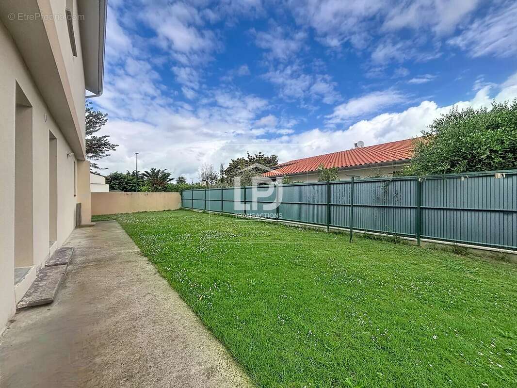Appartement t4 avec jardin de plus de 300 m² et stationnements privés - photo 2