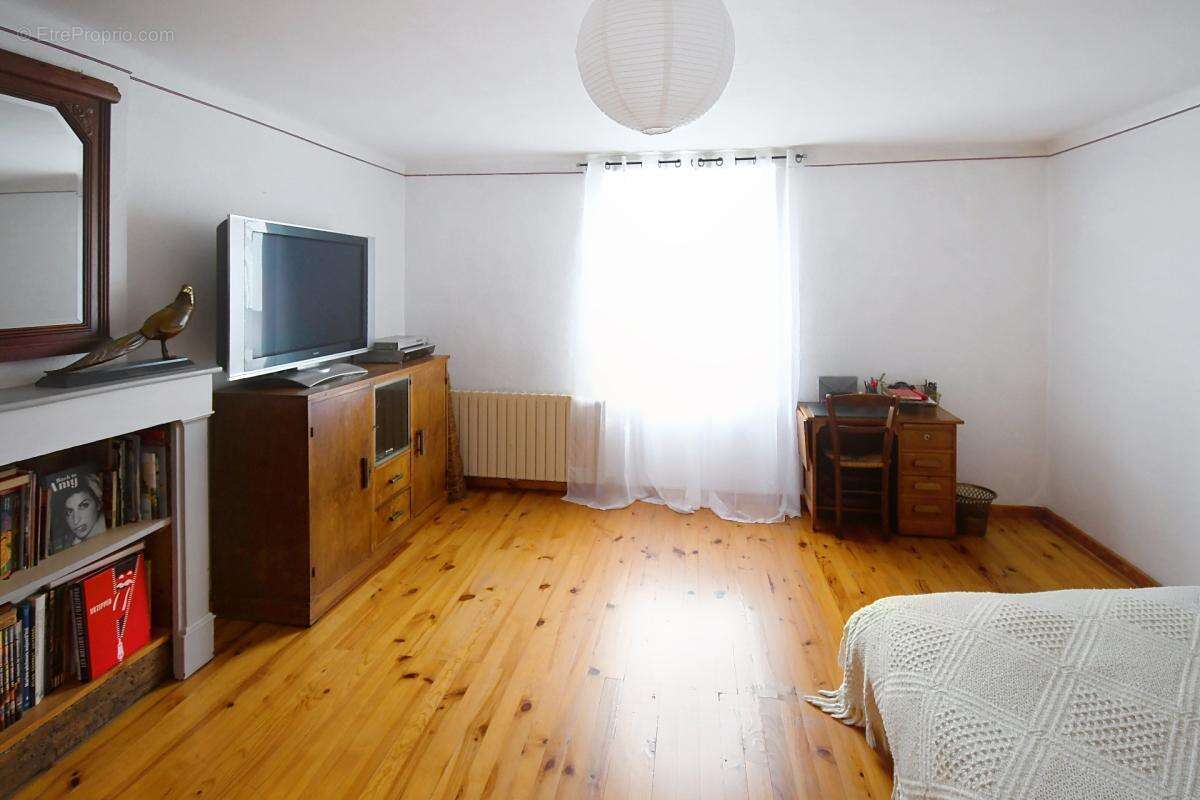 Belle maison de caractère à Lexy, 208m2 + véranda 55m2 + grenier aménageable de 75m2 , terrain plus de 6 ares, garage - photo 38