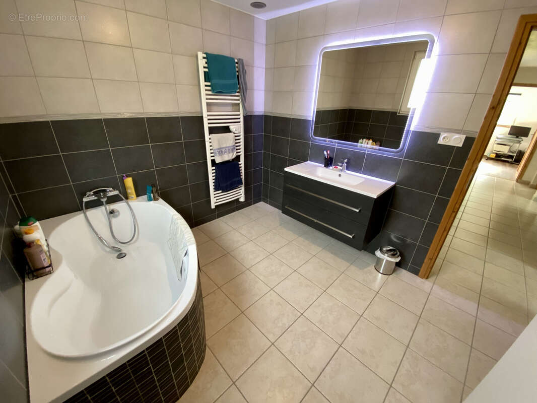 Maison à SAINT-MARTIN-DE-LA-PORTE